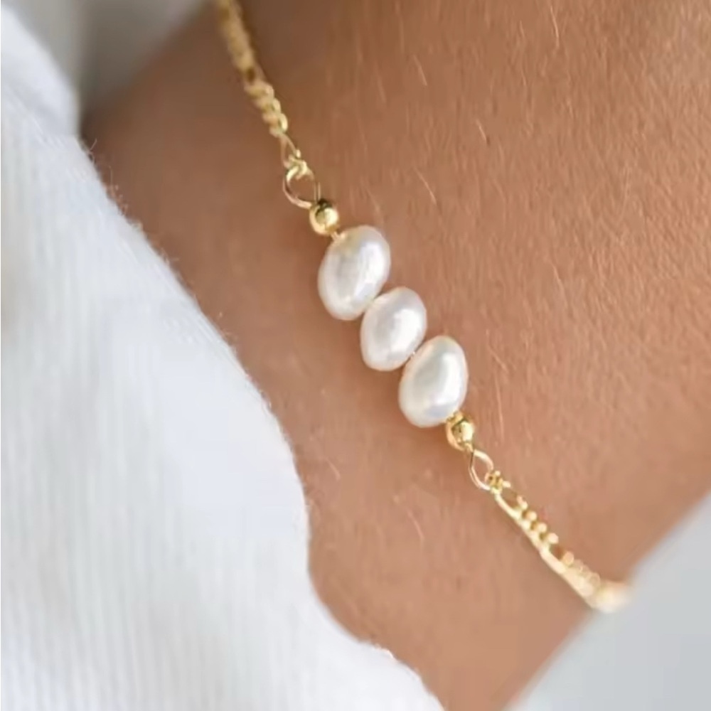 Nordstrom Gold and White Pearl Bracelet
